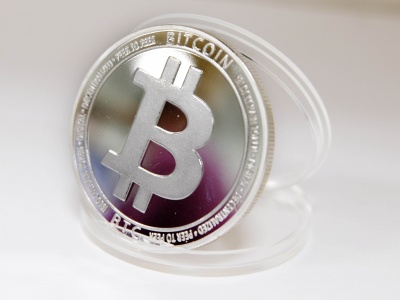 Сувенирная монета Bitcoin - серебро