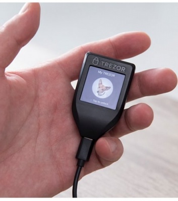 Аппаратный кошелёк Trezor Model T